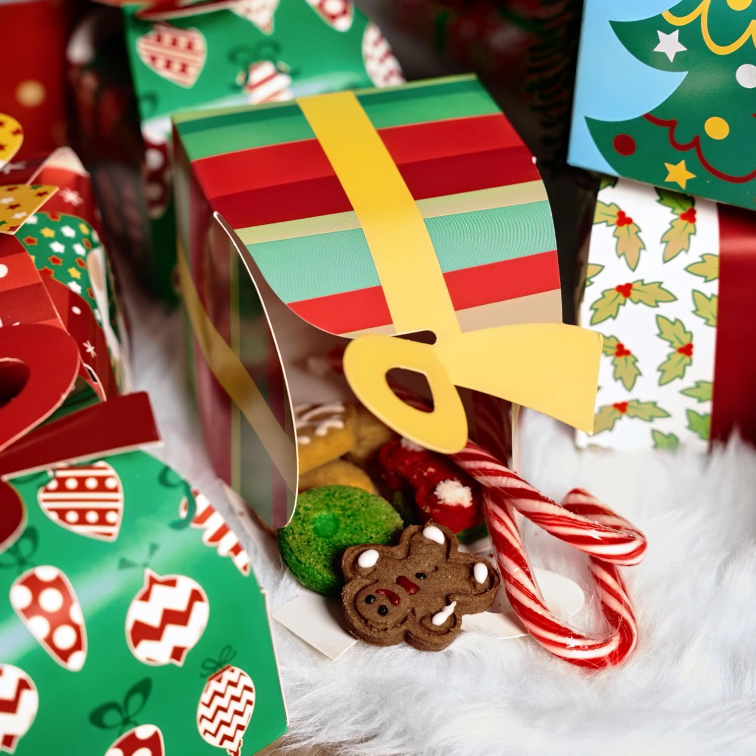Lot de 24 Boîtes Cadeaux de Noël 3D avec Nœud 🎀 | Boîtes Cartonnées pour Friandises, Biscuits & Petits Cadeaux | 8 Designs Festifs – Image 4